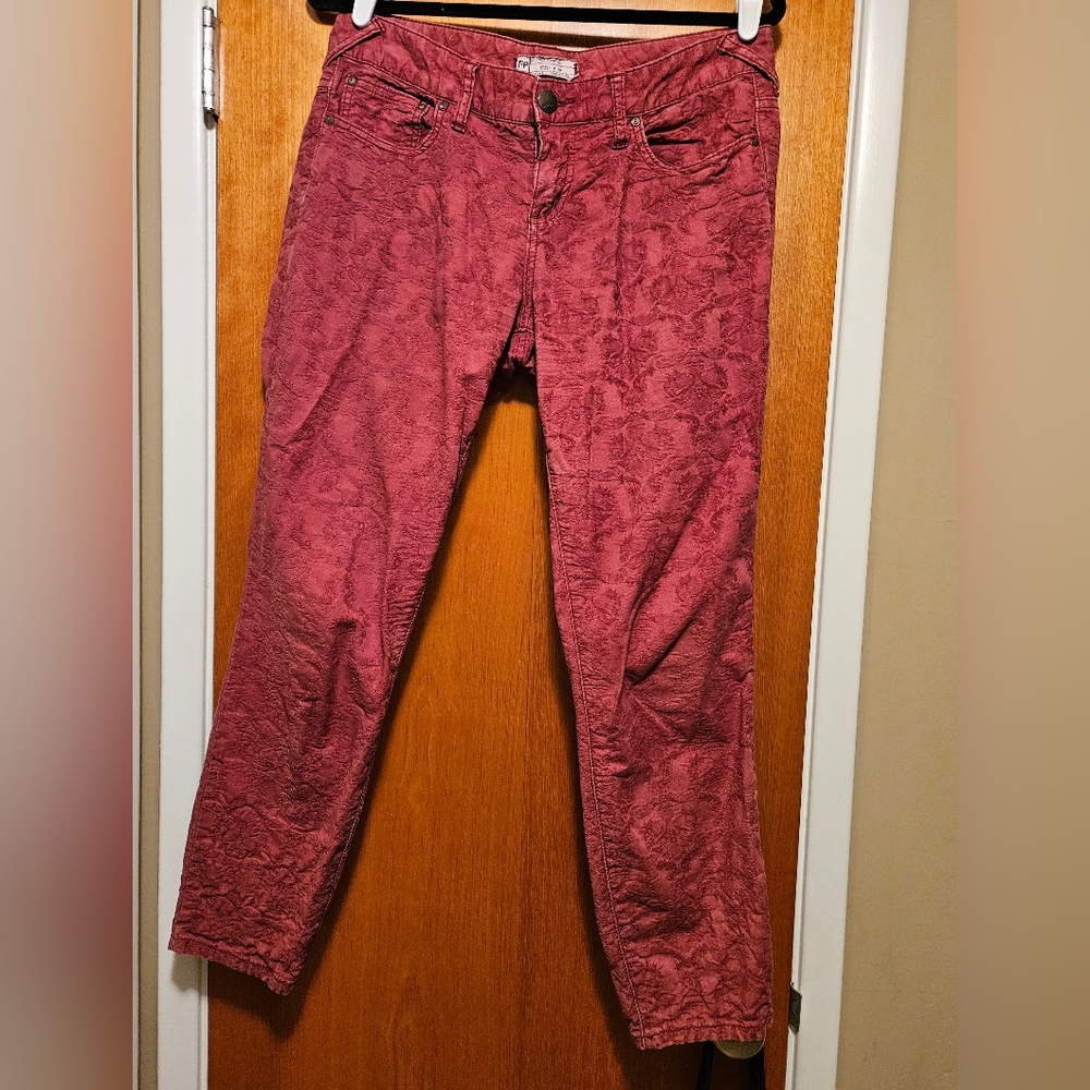 Free People Textured Floral Brocade Skinny Jeans – Maroon/Cranberry – Size 29